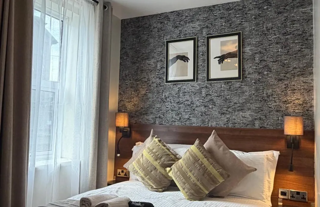 Delovely Hotel-1